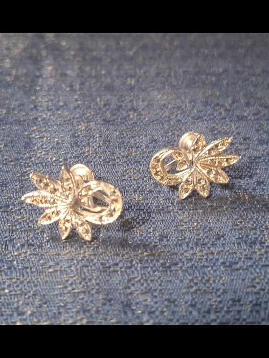 vintage costume Jewelry - Vintage Silver Tone Floral Leaf Screw Back/clip Earrings - Elegant Women Jewelry